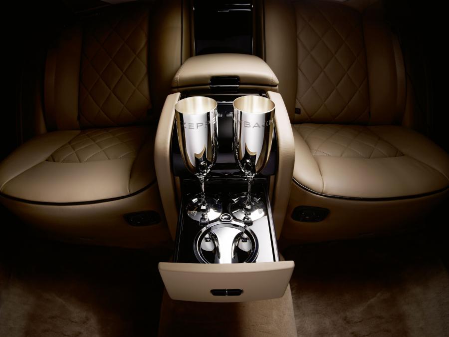 Интерьер Maybach 57 Zeppelin (W240) 2009 года  (фото 4 из 11)